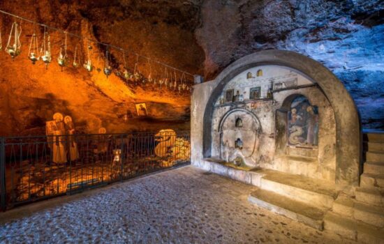 Μεγα Σπηλαιο_2